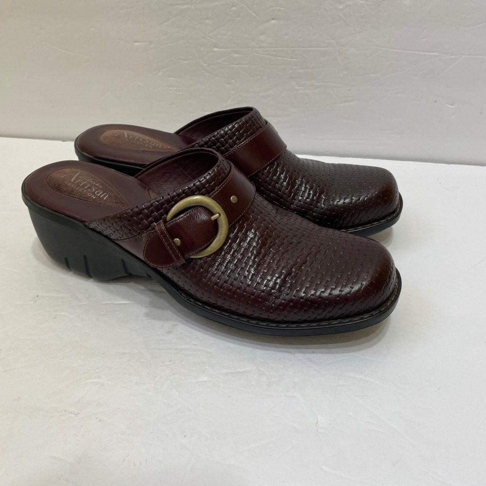 CLARKS ARTISAN MULES/CLOGS WITH BUCKLE‎ DETAIL IN BROWN LEATHER